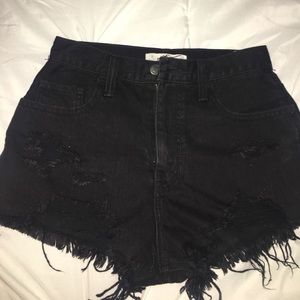 Black high waited Hollister shorts !