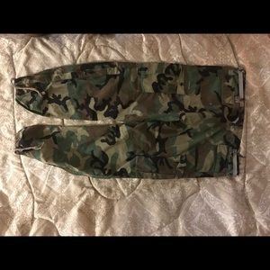 Authentic Army Fatigue pants, Size XL w/ free tee