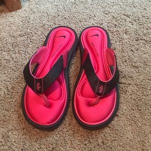 Nike • Orthopedic footbed flip flops
