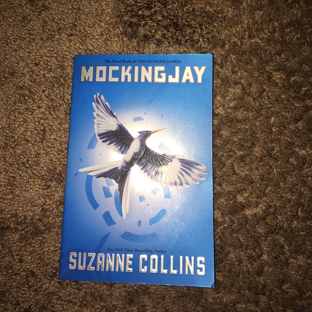 Final Book Of THE HUNGER GAMES series MOCKING JAY