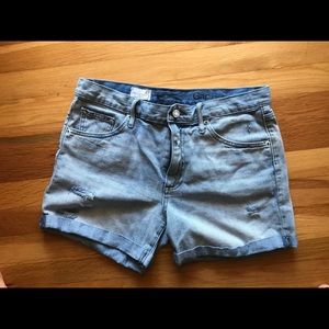 Light wash Gap boyfriend shorts