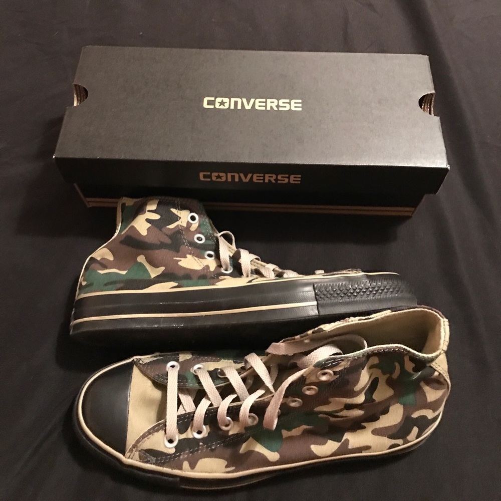Camo Converse " CHUCKS "