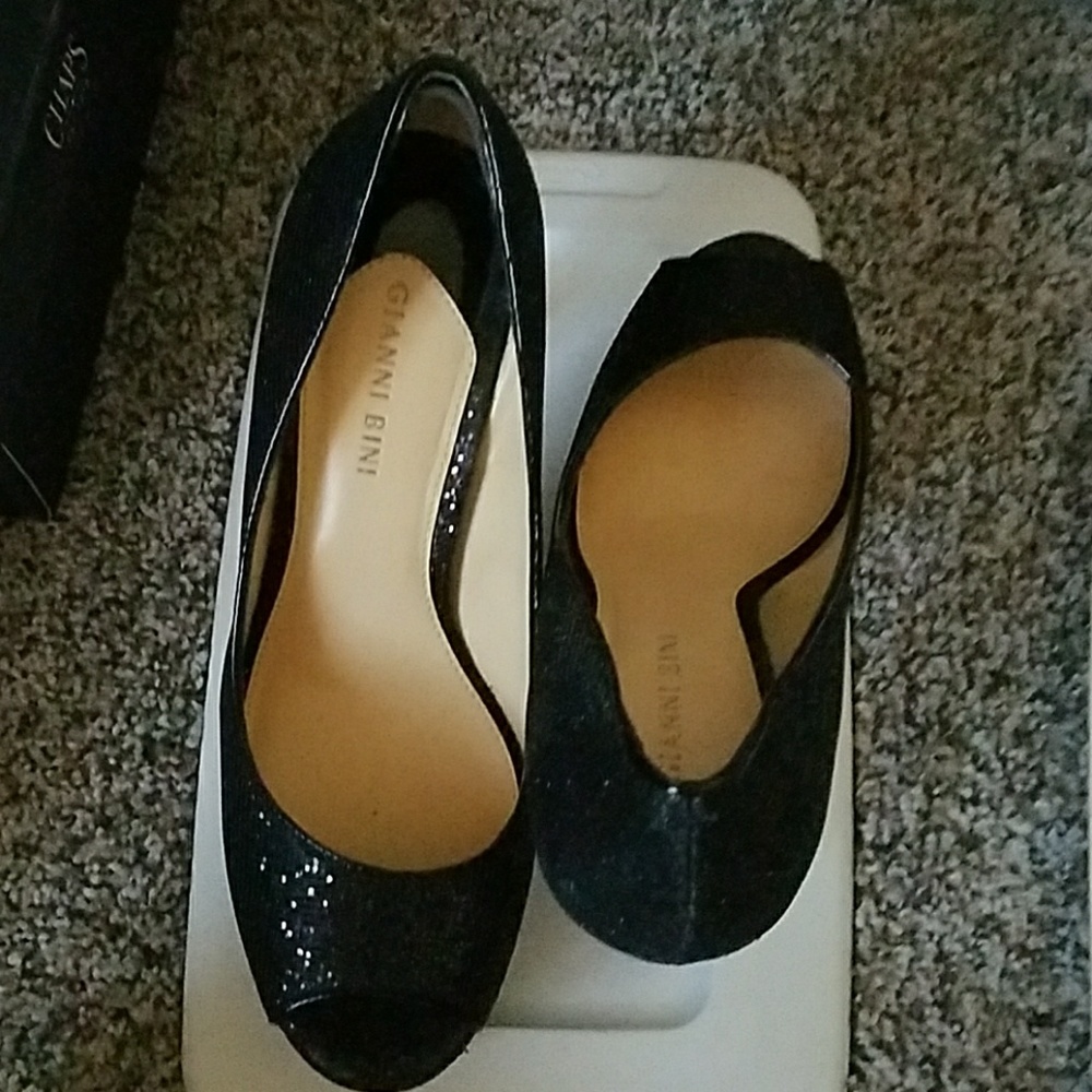 HEELS