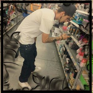 Meet your Posher, Tee