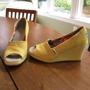 Brand new toms yellow wedges