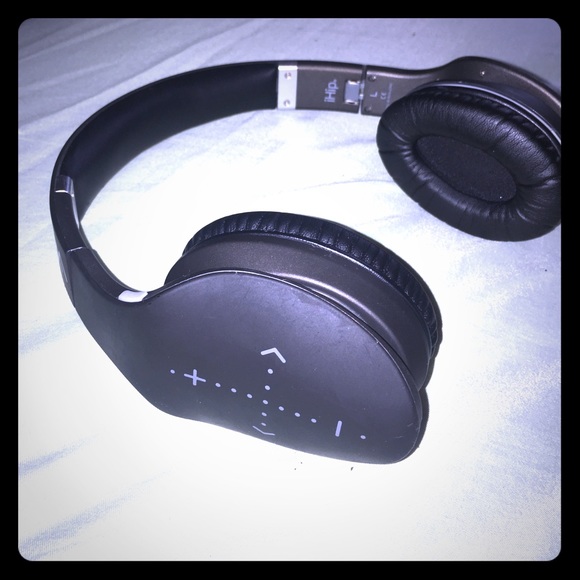 Bluetooth headphones - Picture 1 of 2