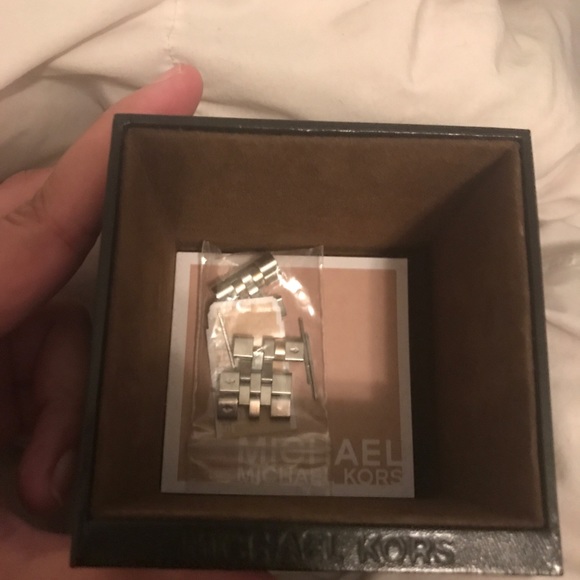 MK watch - Picture 6 of 6