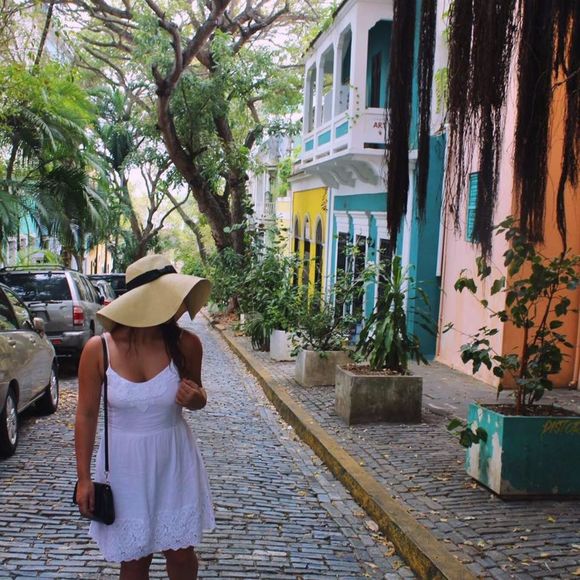 Meet your Posher, Laura - Picture 1 of 1