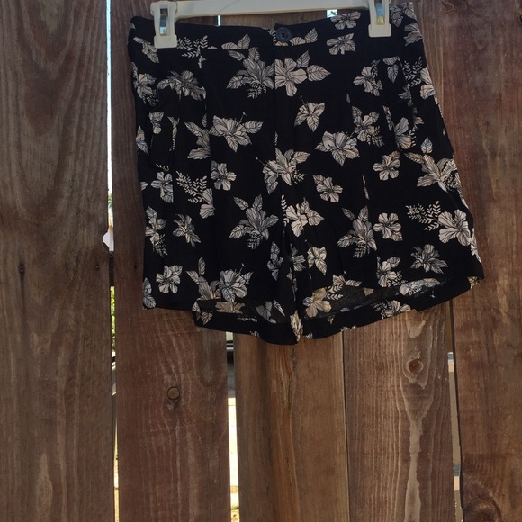 Forever 21 loose shorts - Picture 1 of 1
