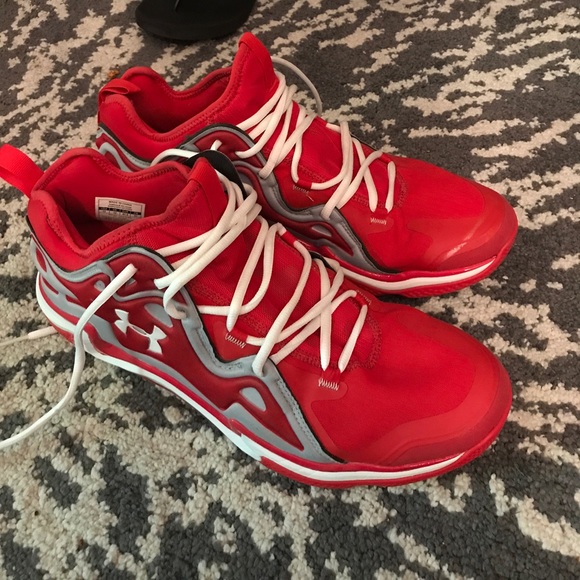 UnderArmour Basketball Shoes - Picture 1 of 2