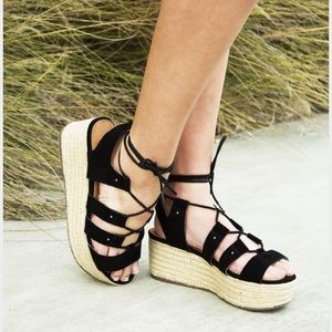 BRAND NEW STEVE MADDEN BRAYLA WEDGE SANDAL