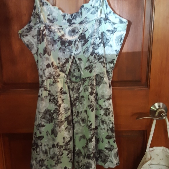 Romper - Picture 2 of 4