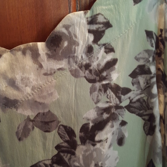 Romper - Picture 3 of 4