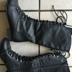 Sexy Black Boots! Pair them up with any outfit!