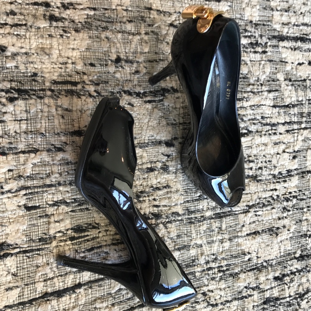 Louis Vuitton pumps