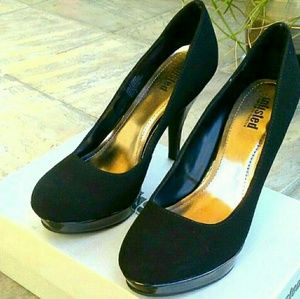 Black Kenneth Cole "Unlisted" heels