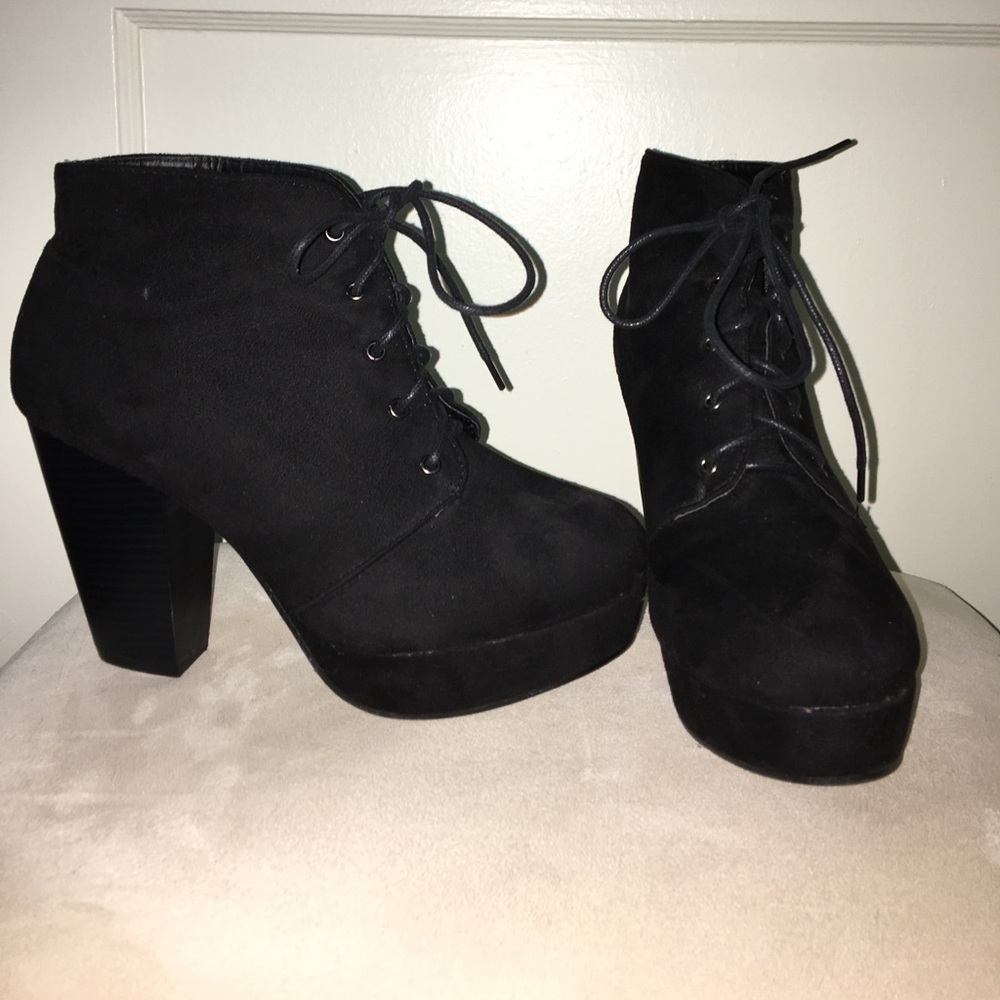 Black lace up platform booties size (9)