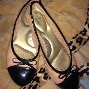 Dex Flex Comfort ballet flats- nude w black patent