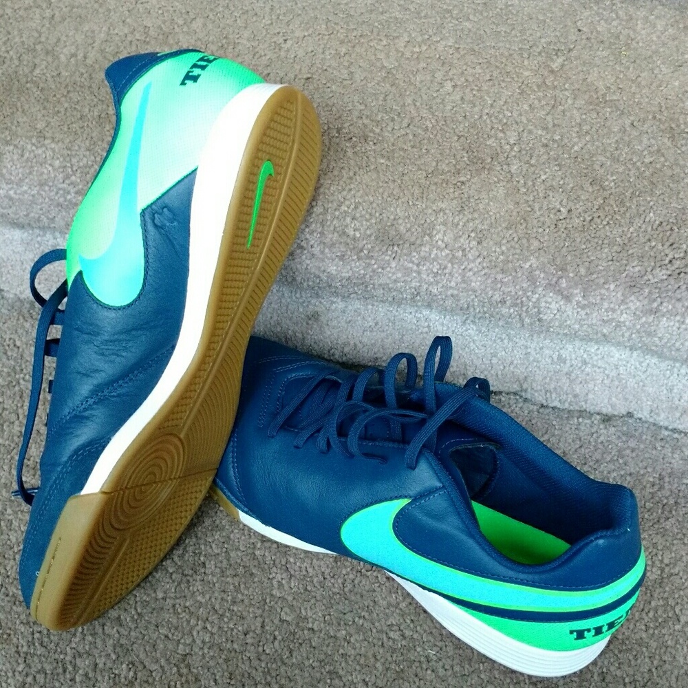 SOLD Nike Soccer indoor shoe