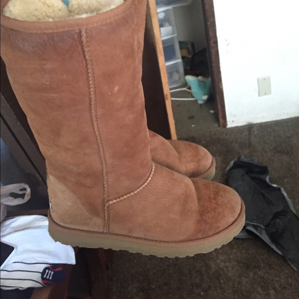 Uggs - Picture 2 of 4