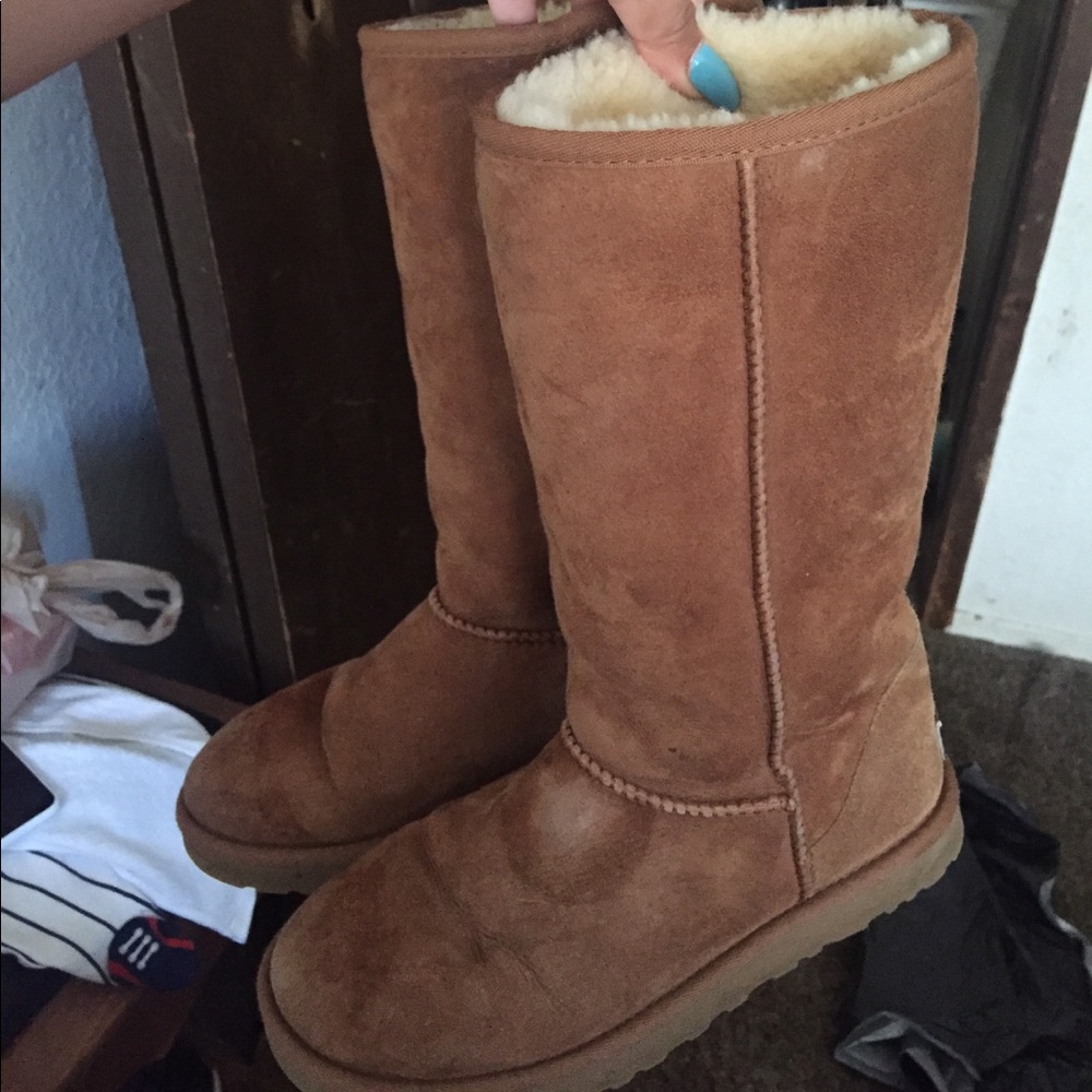 Uggs - Picture 3 of 4