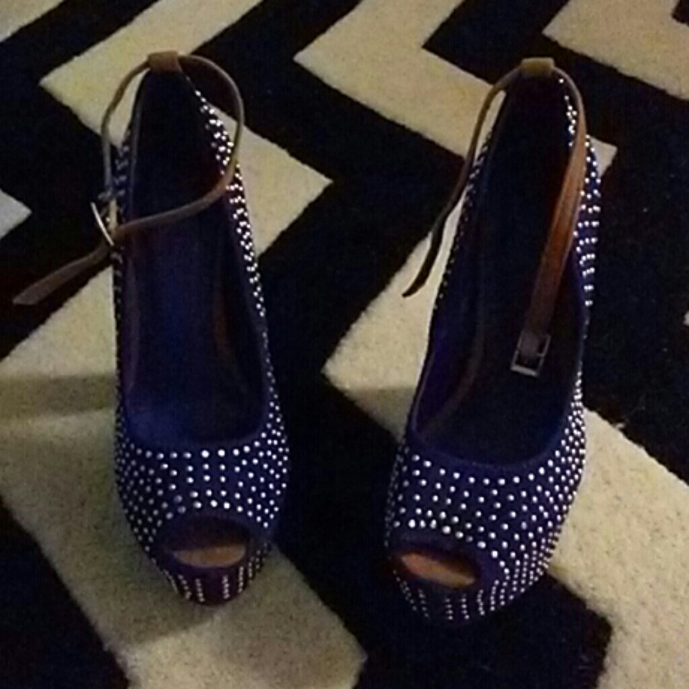 Shoes - Picture 2 of 3