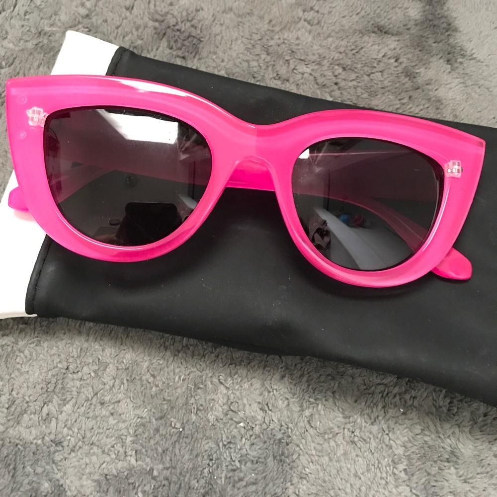 Hot Pink Kitti Quay Sunnies
