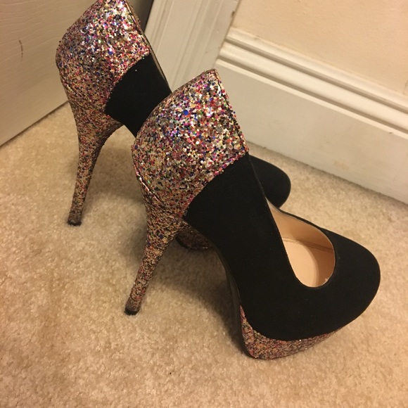 Black pumps with glitter detailing. - Picture 4 of 5