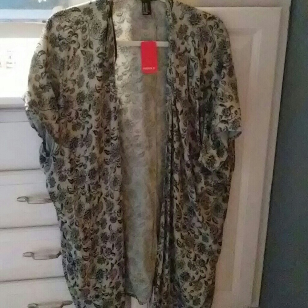 Kimono NWT Safe green with black flowers
