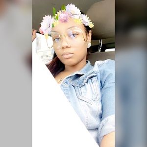 Meet your Posher, Alexis