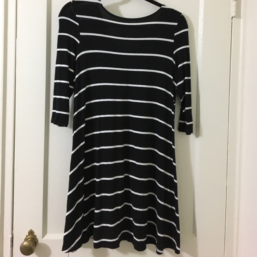 Black & white striped 3/4 tunic (M)