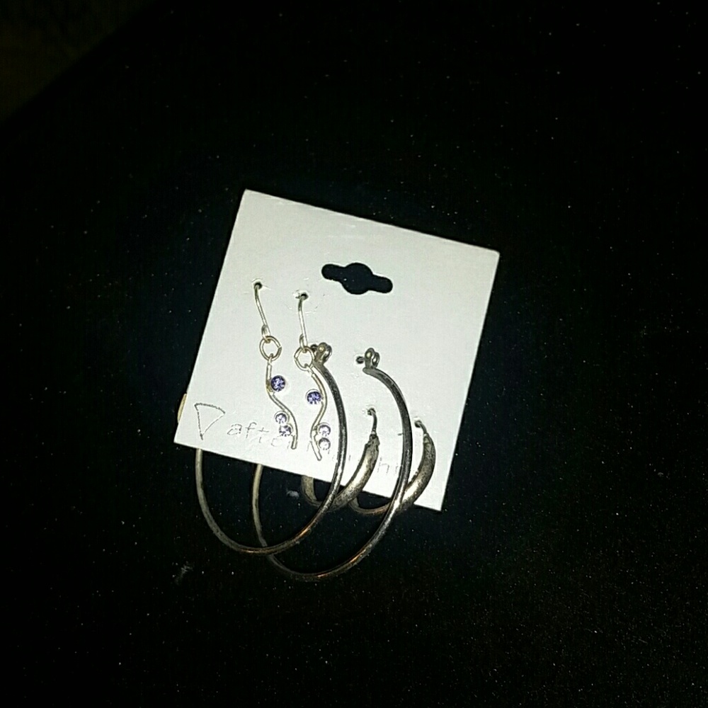 Set of 3 earrings!
