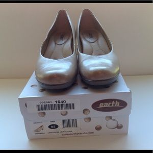 Earth brand Leather Pump