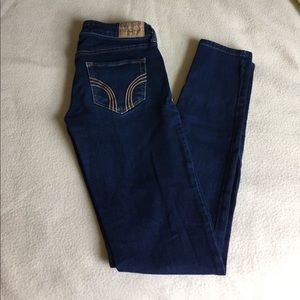 dark wash hollister jeans ~size 1~