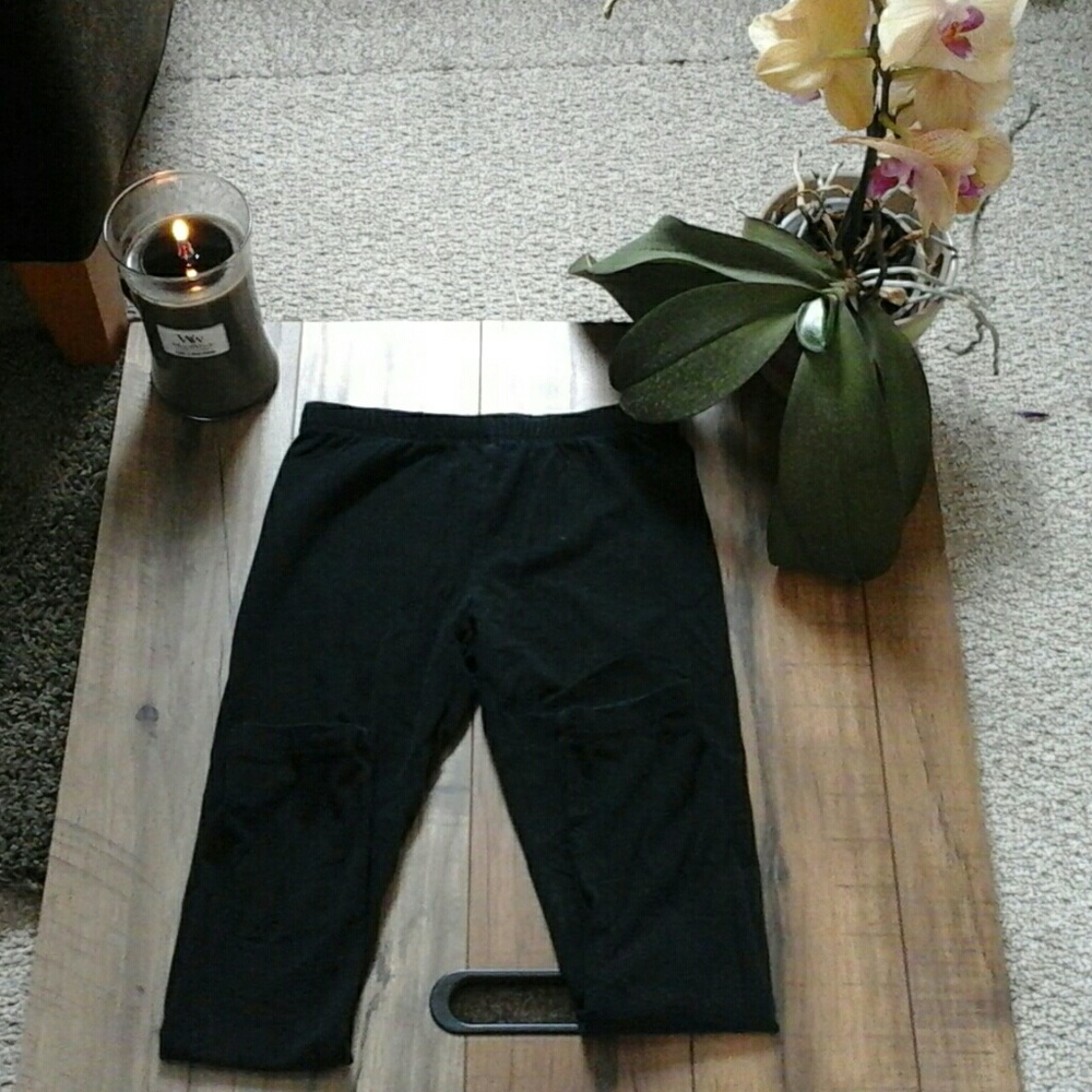 Black cropped leggings