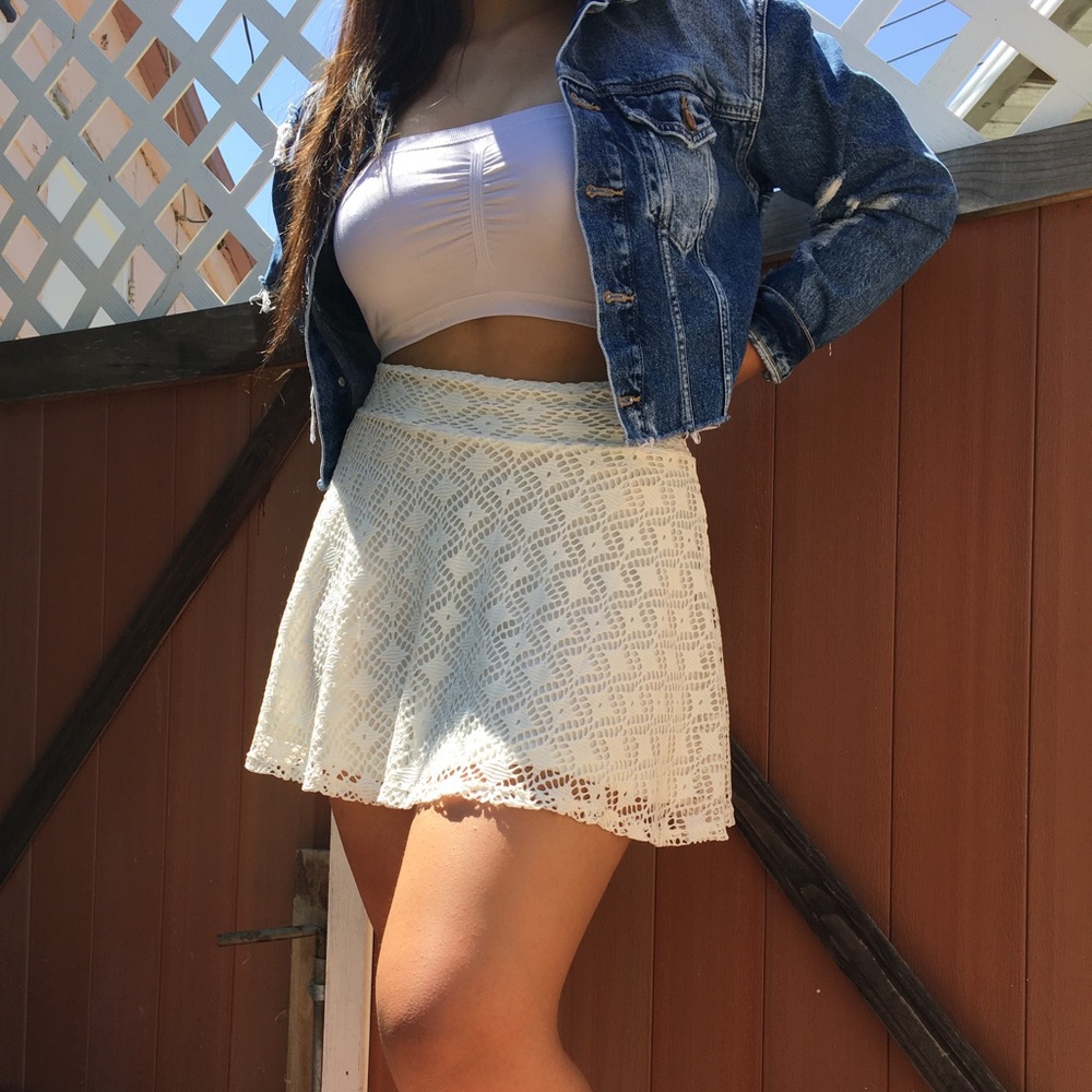 White flowy skirt