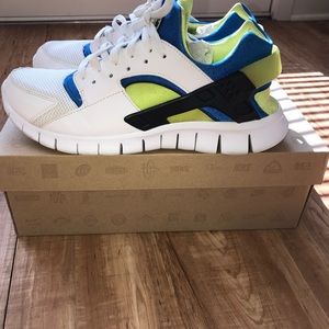 Huaraches Free Runs