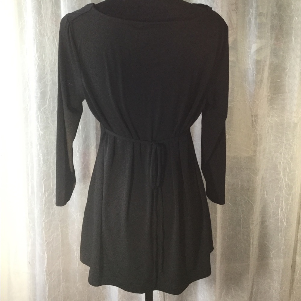 New additions maternity top - Picture 3 of 4