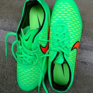 SOLD Nike soccer turf shoes majista