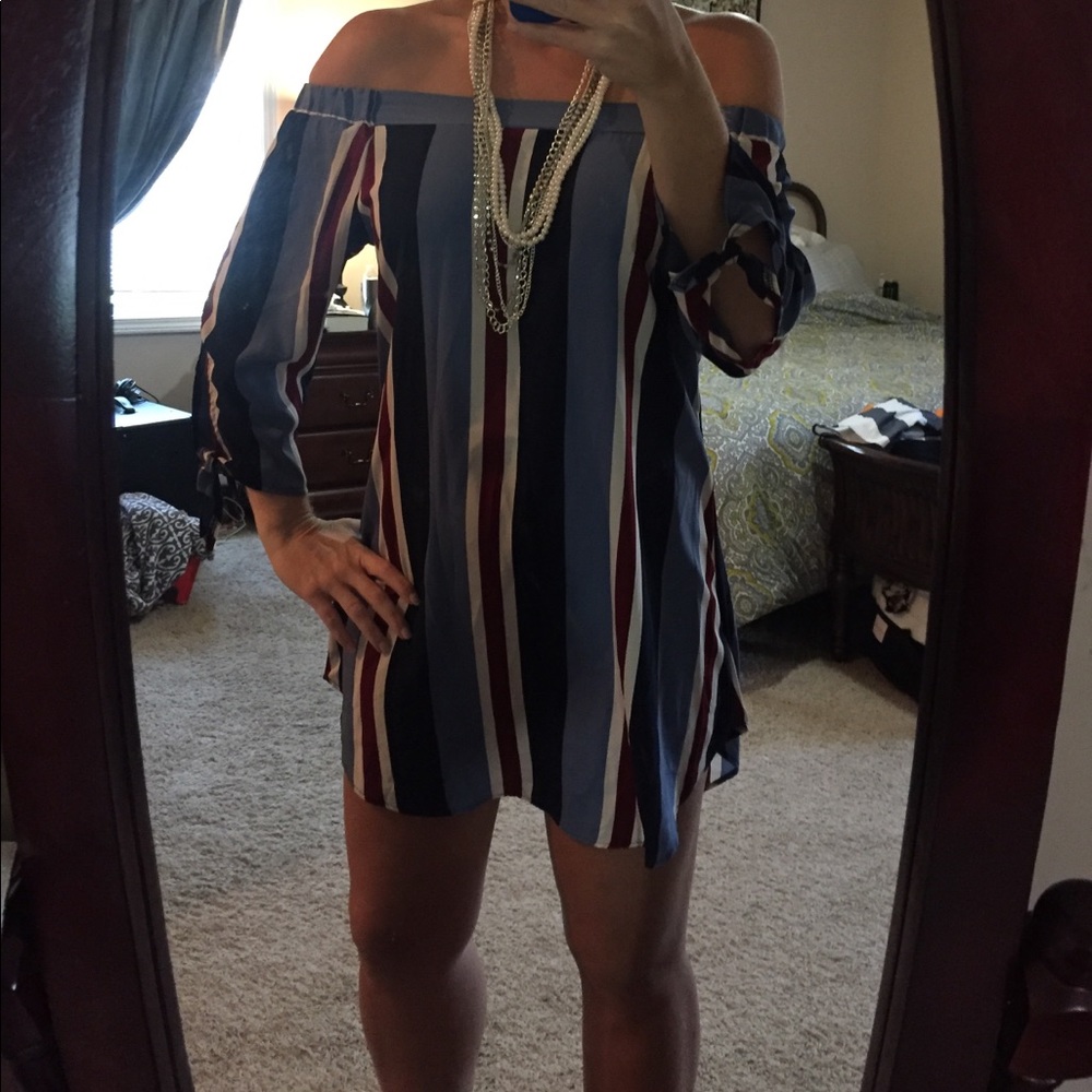 A'GACI Off the shoulder dress - Picture 2 of 6