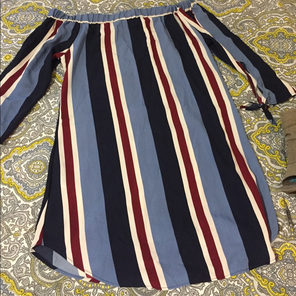 A'GACI Off the shoulder dress - Picture 4 of 6