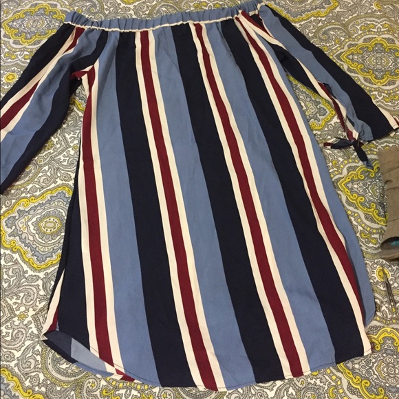 A'GACI Off the shoulder dress - Picture 4 of 6