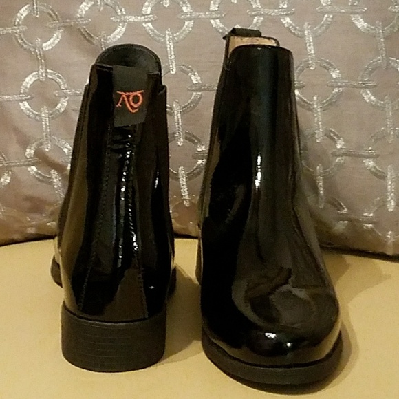 OVATION Finalist Patent Leather Boots - Picture 2 of 4
