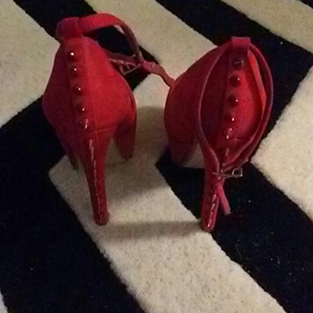 Heels - Picture 2 of 4