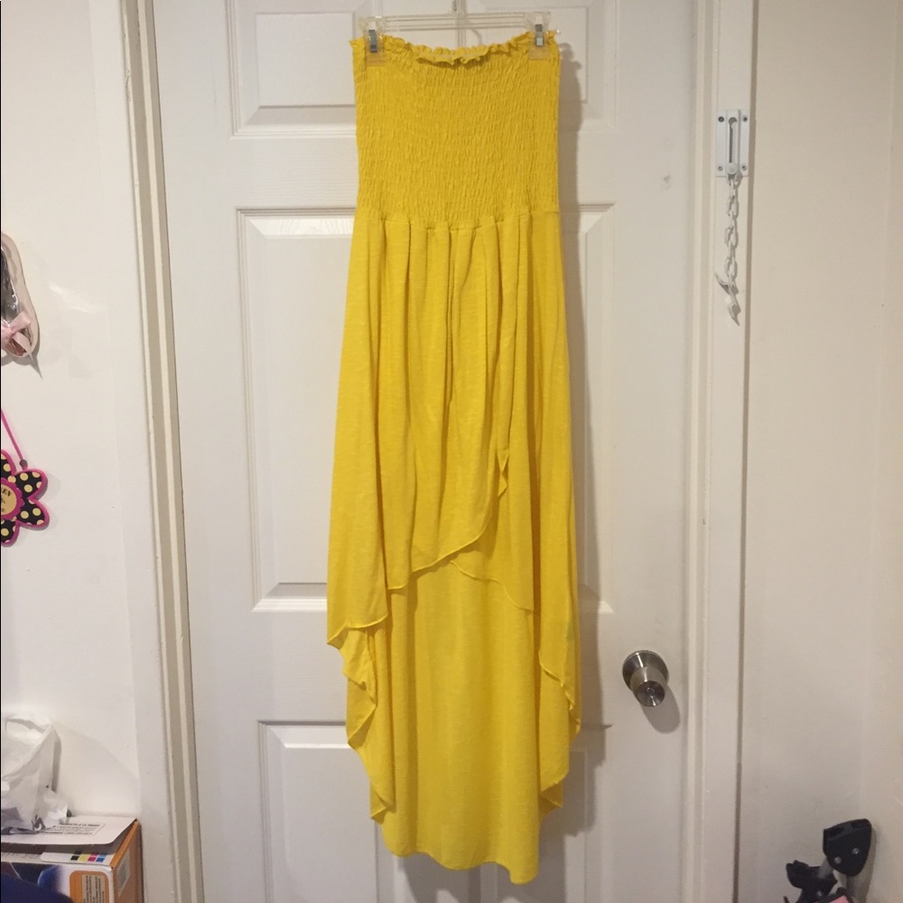 Gorgeous yellow strapless maxi dress. No trades.