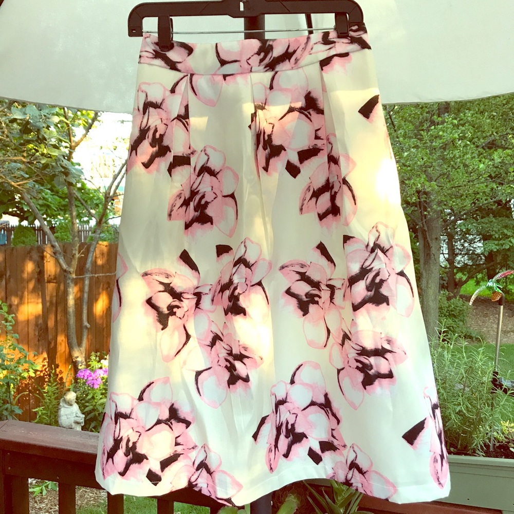 Floral midi skirt.