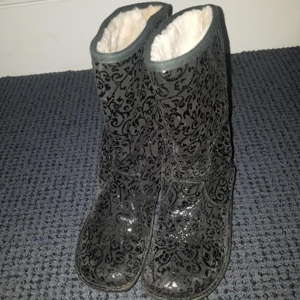 Allegria textured suede boots with shearling