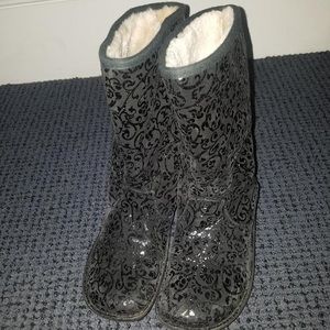 Allegria textured suede boots with shearling