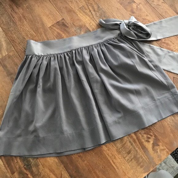 Grey "silk" mini skirt - Picture 1 of 2
