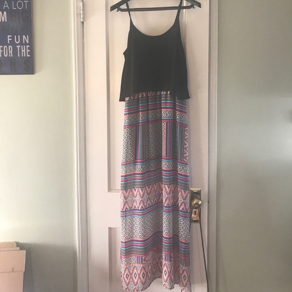 Size large black and tribal print maxi